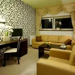 Hotton 3*