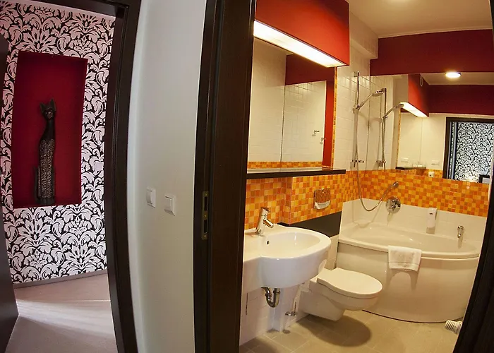 Отель Hotton 3*